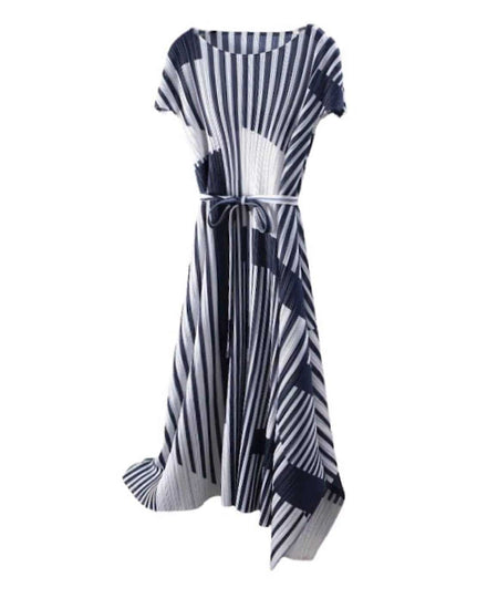 Long Pleated Loose Belted Dress In Black - BEYAZURA.COM