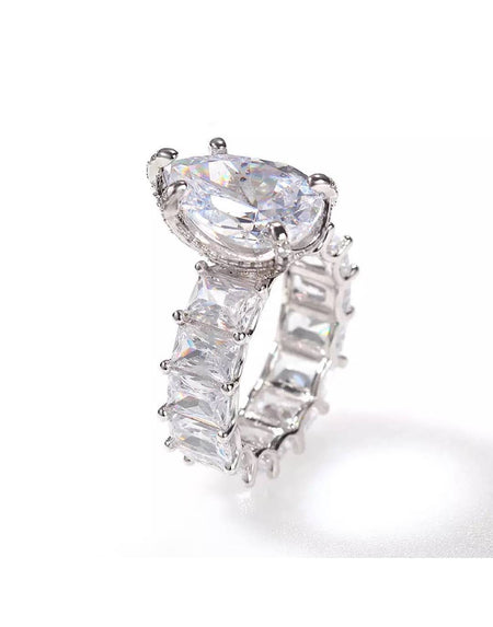 Big Pear Shape Diamond Ring - BEYAZURA.COM